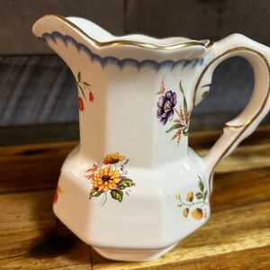 Enoch Wedgwood Tunstall Ltd. Lowestoft 4.5" Pitcher 💚